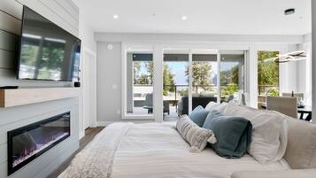 2 bedrooms, desk, free WiFi, bed sheets