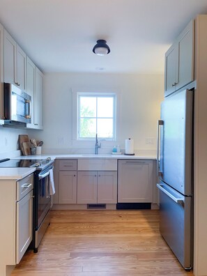 電子レンジ、オーブン、コンロ、食器洗い機