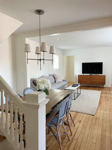 Remodeled Downtown Cottage, close to St Clair River, McMorran, Convention Center