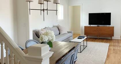 Remodeled Downtown Cottage, close to St Clair River, McMorran, Convention Center