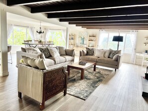 Smart TV, fireplace - Paradise View House: Pool & Lake View (Vista)