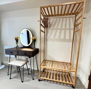 Interior - Charming London Apartment With 2 Bedrooms (London)