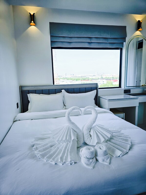 Bureau, chambres insonorisées, Wi-Fi gratuit, draps fournis