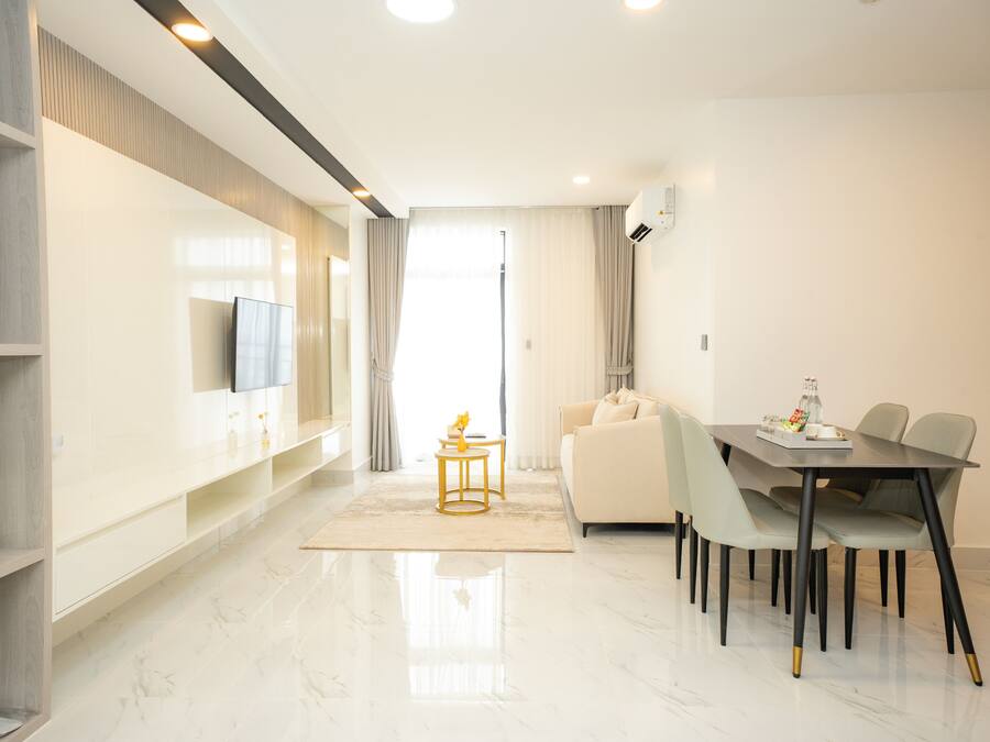 Flat-screen TV, fireplace