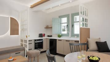 Romantische Villa, Stadtblick | Eigene KĂŒche | Mini-KĂŒhlschrank, KĂŒchenrolle, KĂŒcheninsel