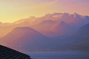 Apartamento superior, vista para o lago | Vista do quarto