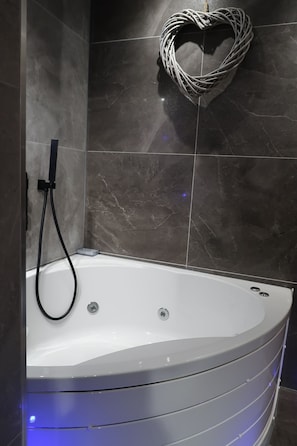 Hair dryer, towels - The Loft at Sherborne's Historic Quarter (Sherborne)