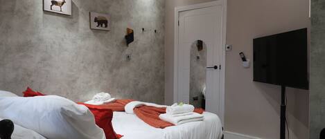 1 bedroom, desk, iron/ironing board, free WiFi