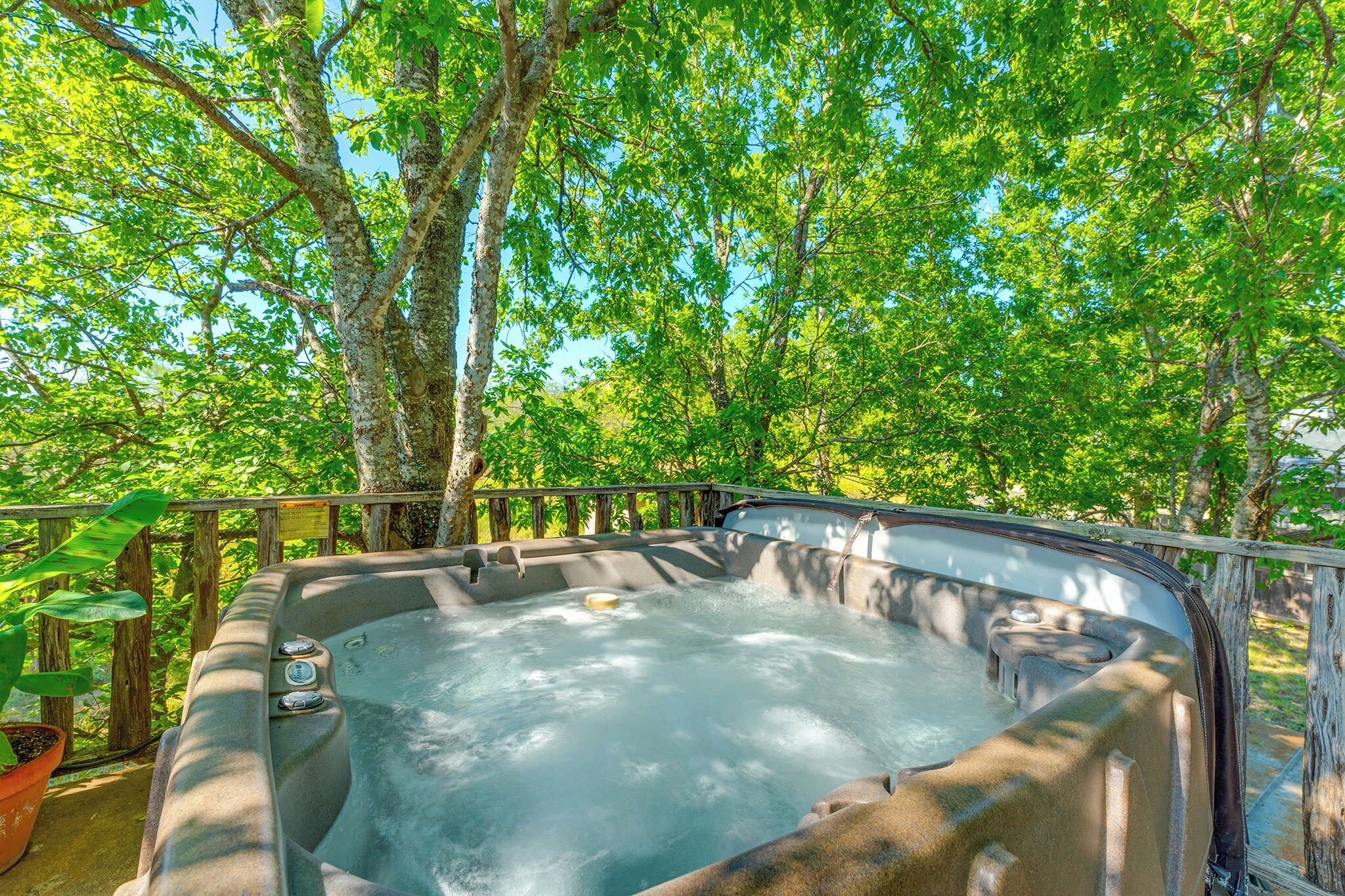Outdoor spa tub