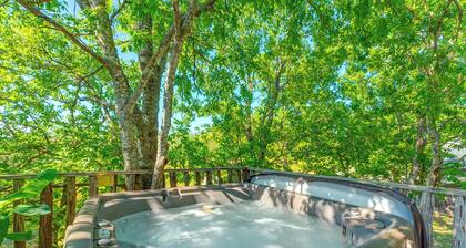 E-Pies Gasthaus - Hot Tub & Near Cross Mountain!