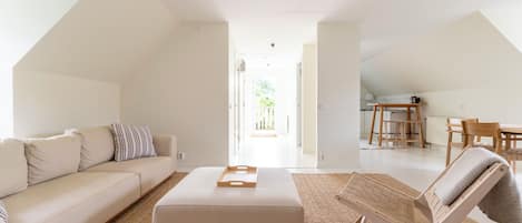 Apartment, 2 Bedrooms | Living area | 40-inch Smart TV with digital channels