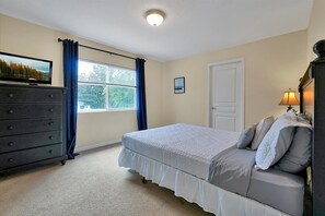 6 bedrooms, iron/ironing board, WiFi, bed sheets