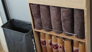A storage unit with shelves holding rolled-up towels and paper towels. - Shima-shi kodate (Shima)