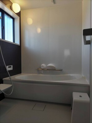 Basic Cottage | Bathroom | Separate tub and shower, hair dryer, towels, soap - Shima-shi kodate (Shima)