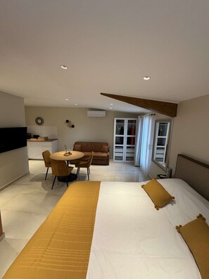 1 bedroom, iron/ironing board, WiFi, bed sheets - Maison Dhôtes - Studio Tout Équipé Avec Balcon (Ceyreste)