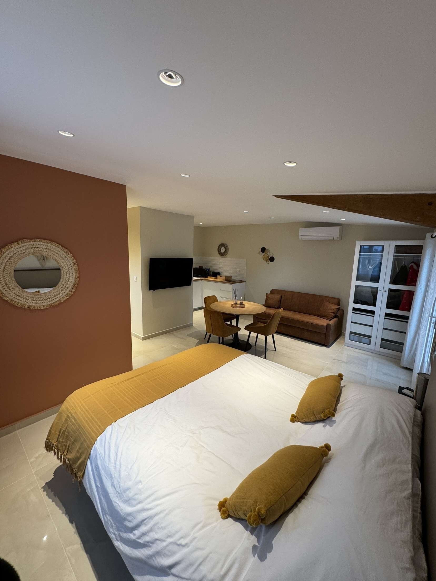 1 chambre, fer et planche à repasser, Wi-Fi, draps fournis