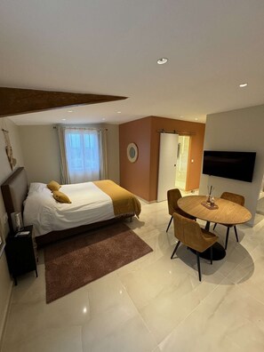 1 bedroom, iron/ironing board, WiFi, bed sheets - Maison Dhôtes - Studio Tout Équipé Avec Balcon (Ceyreste)