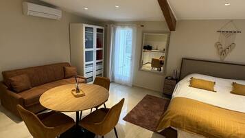 1 chambre, fer et planche Ă repasser, Wi-Fi, draps fournis