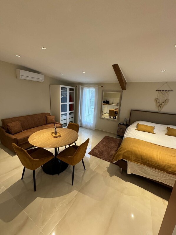 1 bedroom, iron/ironing board, WiFi, bed sheets
