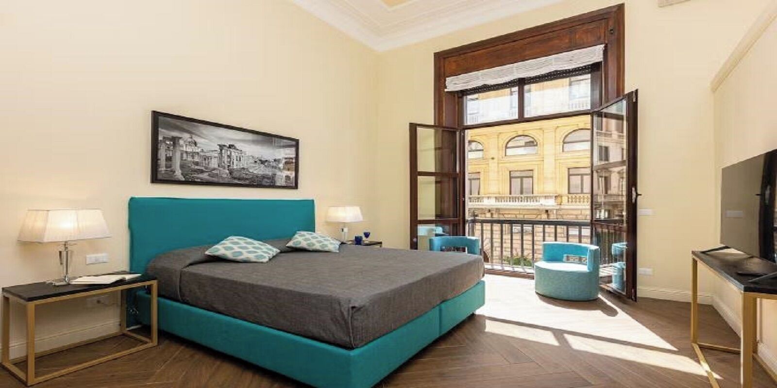 3 bedrooms, desk, iron/ironing board, travel cot