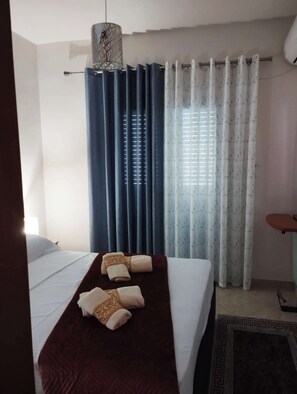 2 bedrooms, iron/ironing board, WiFi, bed sheets - Villa Moros The Neigh (Lecheo)