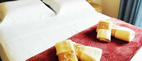 2 chambres, fer et planche à repasser, Wi-Fi, draps fournis