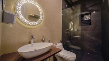 Family Villa | Bathroom | Shower, rainfall showerhead, towels