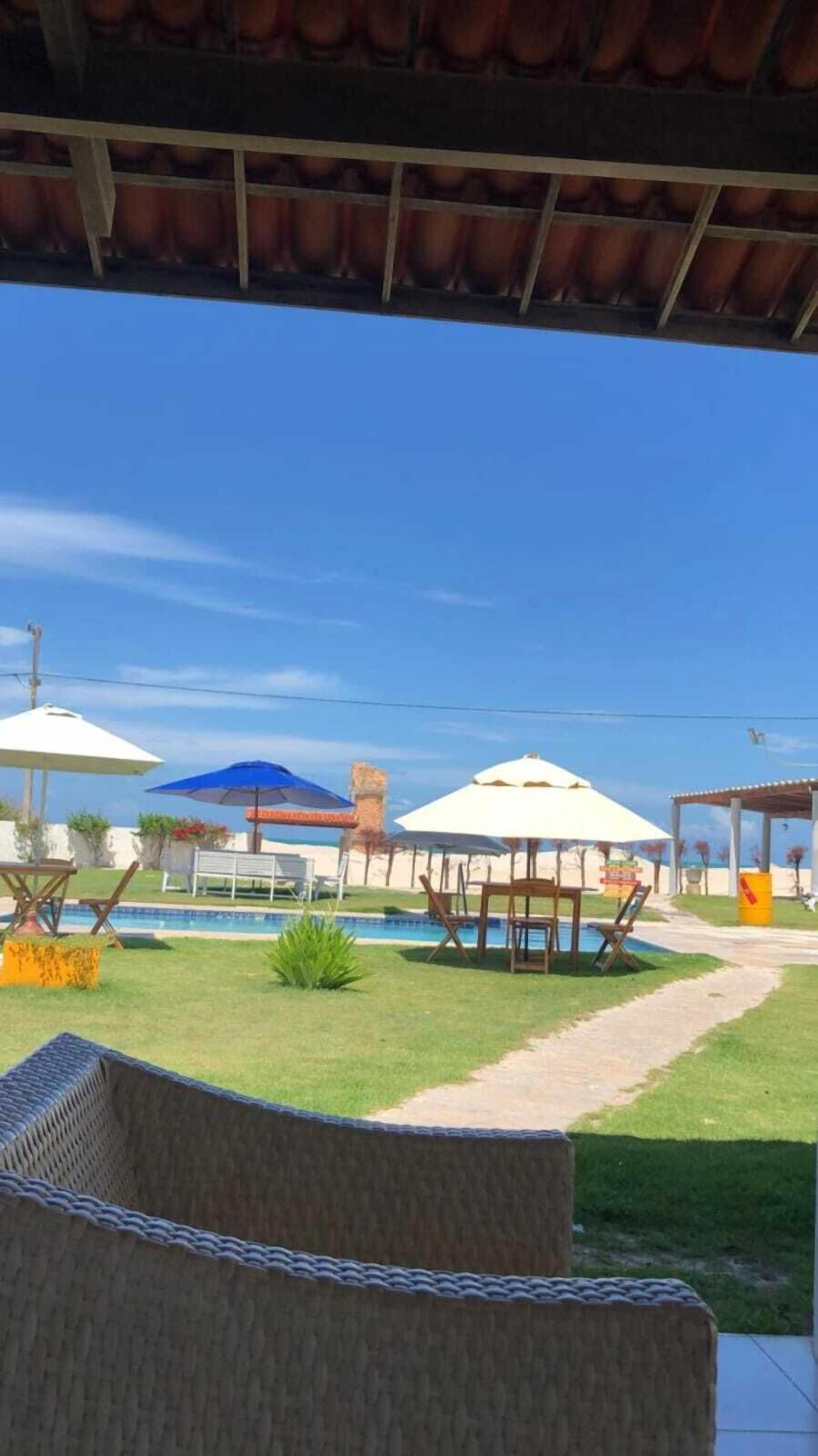 Télévision à écran plat de 32 pouces avec chaînes par satellite, jouets