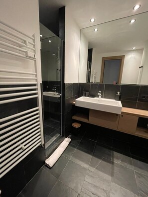 Shower, hair dryer, towels, soap - Appartement 3 Pièces à 500m du Centre et à 500m du Téléphérique de Rochebrune (Megève)