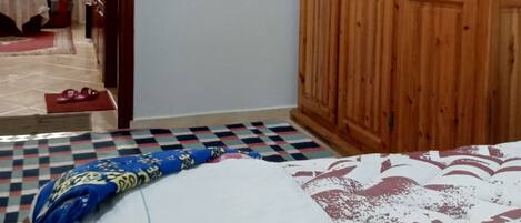 1 bedroom, bed sheets