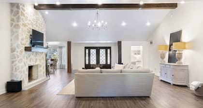 La Dolce Vita 4BR 2BA Close to Tech