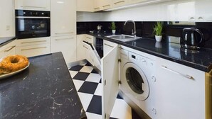 Private kitchen - Comfortable Studio with a Balcony | Royal Bathrooms | Pet-Friendly (Warszawa)