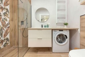 Shower, hair dryer, towels - Kollataja 7A Kolobrzeg | Tasteful Apartment | Parking (Kołobrzeg)