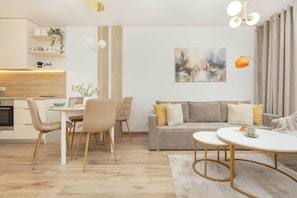 TV - Kollataja 7A Kolobrzeg | Tasteful Apartment | Parking (Kołobrzeg)