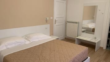 Double Room, Private Bathroom | Desk, laptop workspace, free WiFi