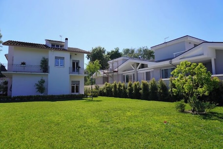 Exterior. ROMANA GUEST HOUSE