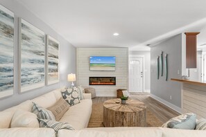 Smart TV, fireplace