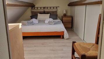 1 habitación, wifi y ropa de cama