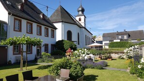 Outdoor dining - Jufferblick im Alten Pfarrhaus (Brauneberg)