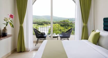 Stone Wood Hotel Amboli