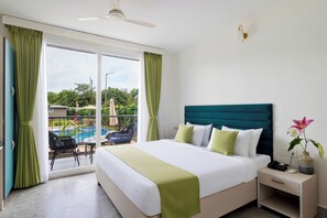 In-room safe, desk, blackout drapes, soundproofing - Stone Wood Hotel Amboli (Sawantwadi)