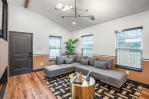 Living area - HTX Ultra Chiic Suite  (Houston)