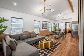 Living area - HTX Ultra Chiic Suite  (Houston)