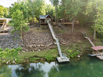 Charming & Rustic Cabin on the Little Red River!