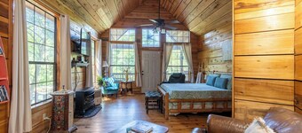 Charming & Rustic Cabin on the Little Red River!