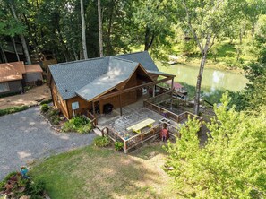 Terrace/patio - Charming & Rustic Cabin on the Little Red River! (Heber Springs)