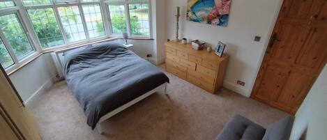 2 bedrooms, iron/ironing board, free WiFi, bed sheets
