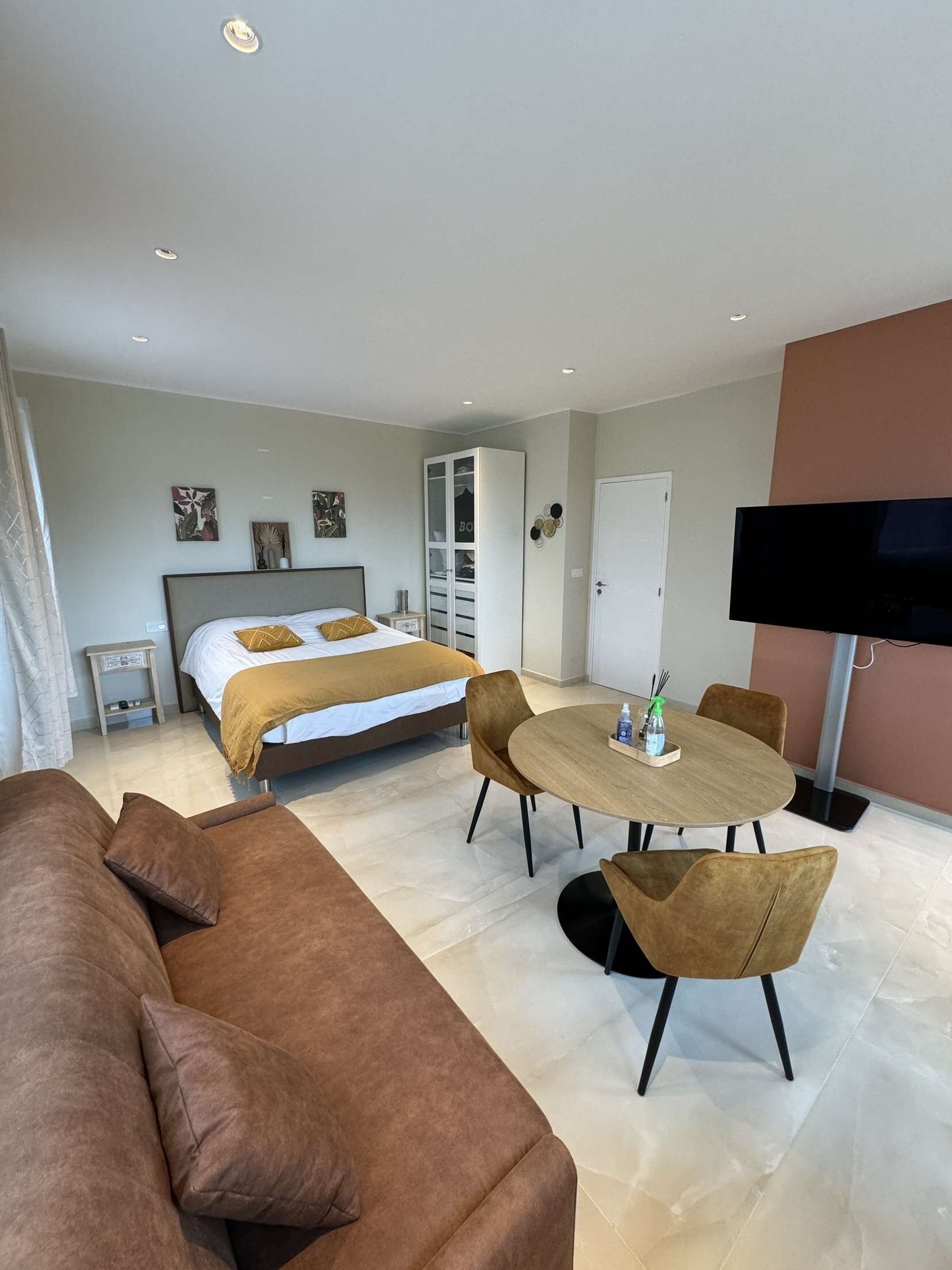 1 chambre, fer et planche à repasser, Wi-Fi, draps fournis