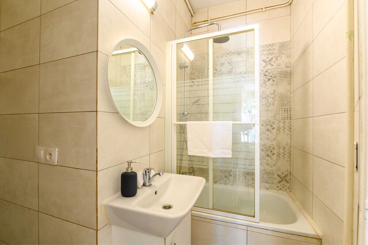 Hårtørrer, bidet, håndklæder