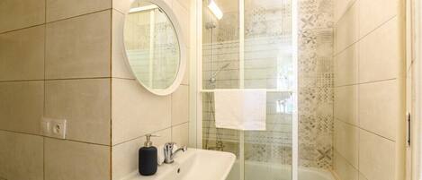 Hair dryer, bidet, towels